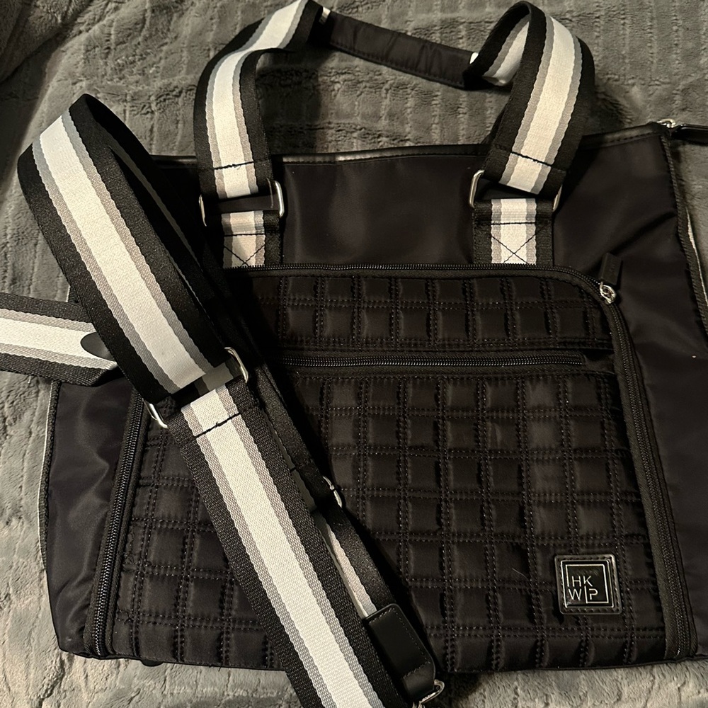 Ihkwip on the go tote black and white